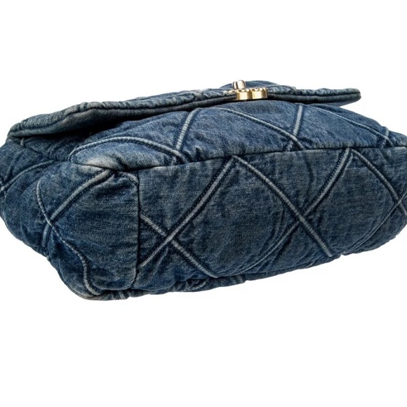 CHANEL Denim! Maxi 19 Flap Bag - Picture 4 of 4